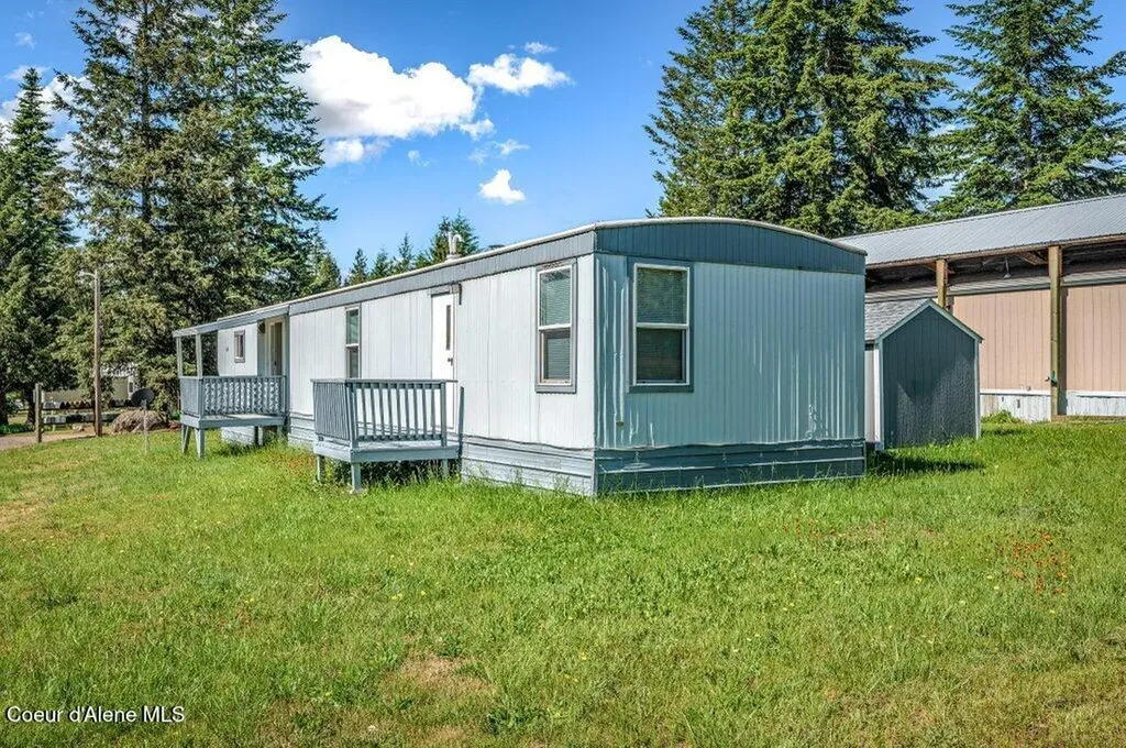 28128 N Highway 41 Spirit Lake ID 83869