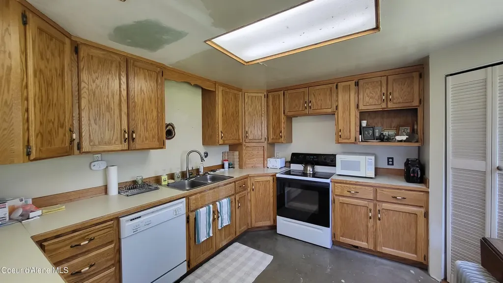 6202 E Wood Lane Harrison ID 83833