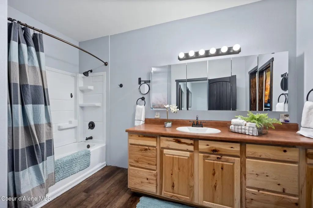 9654 E Highway 54 Athol ID 83801