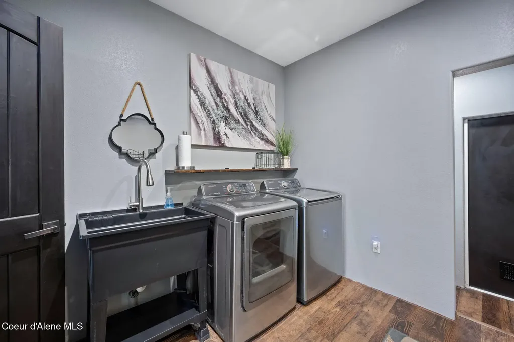 9654 E Highway 54 Athol ID 83801