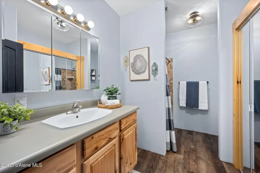 9654 E Highway 54 Athol ID 83801