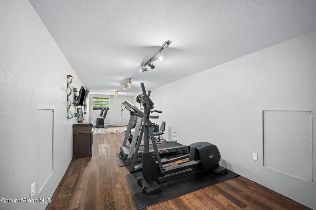 9654 E Highway 54 Athol ID 83801