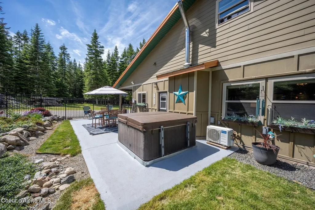 9654 E Highway 54 Athol ID 83801