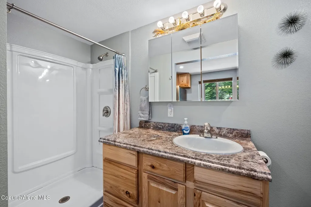 9654 E Highway 54 Athol ID 83801