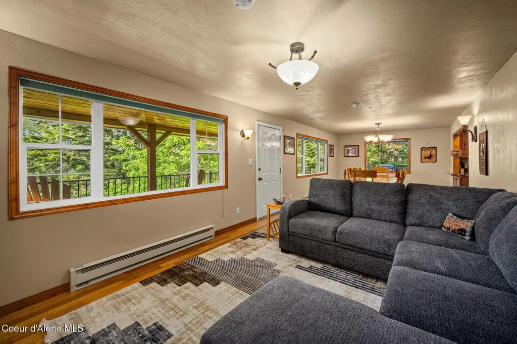 19503 E Hayden Lake Road Hayden ID 83835