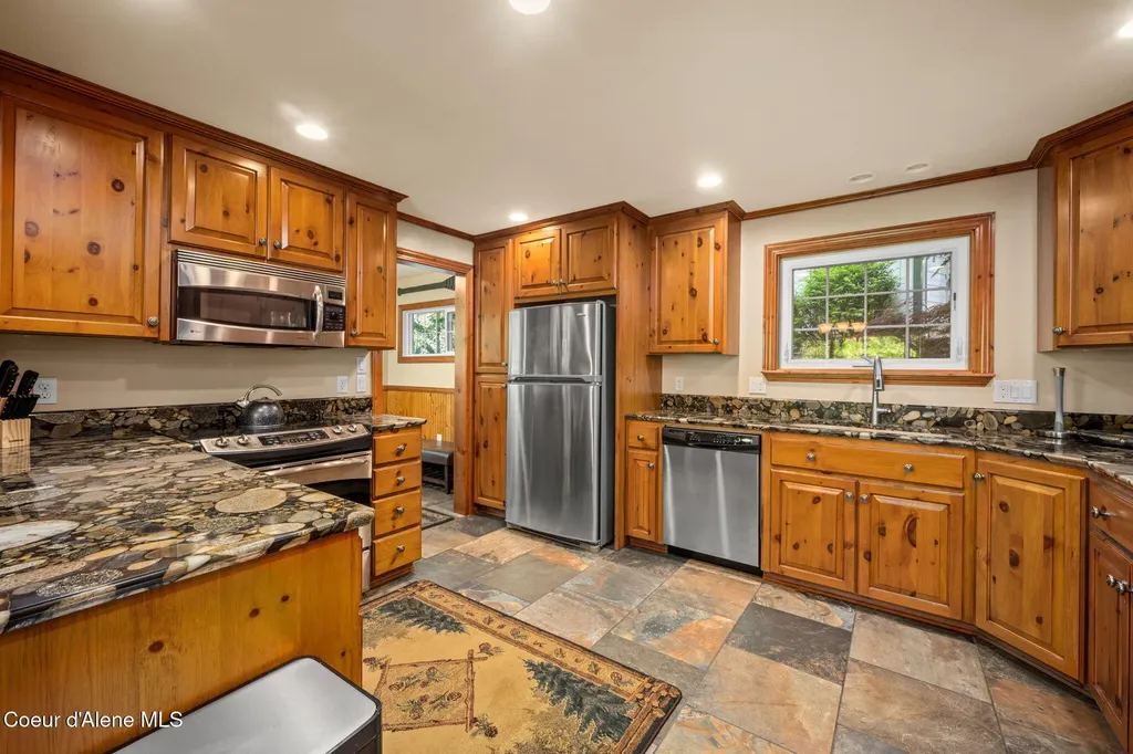 19503 E Hayden Lake Road Hayden ID 83835