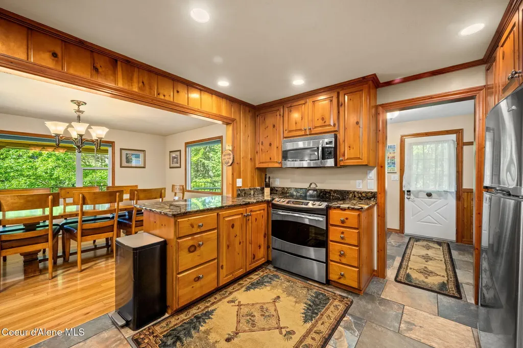 19503 E Hayden Lake Road Hayden ID 83835