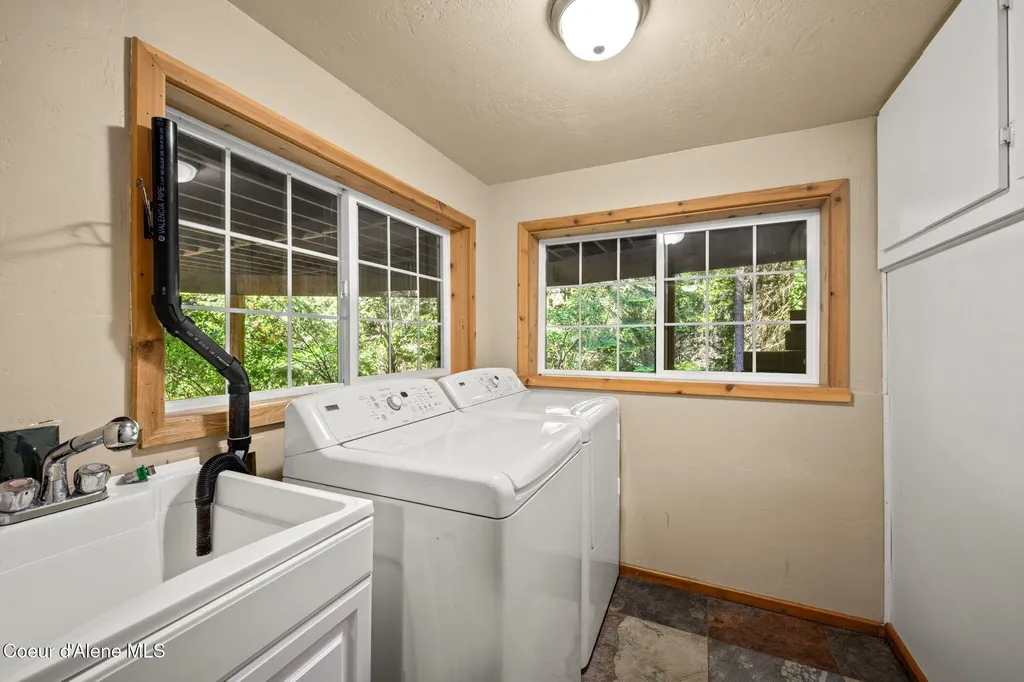 19503 E Hayden Lake Road Hayden ID 83835
