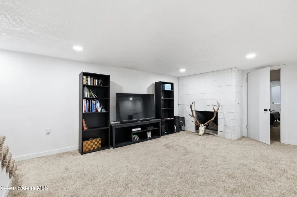 1453 E Burnham Avenue Hayden ID 83835