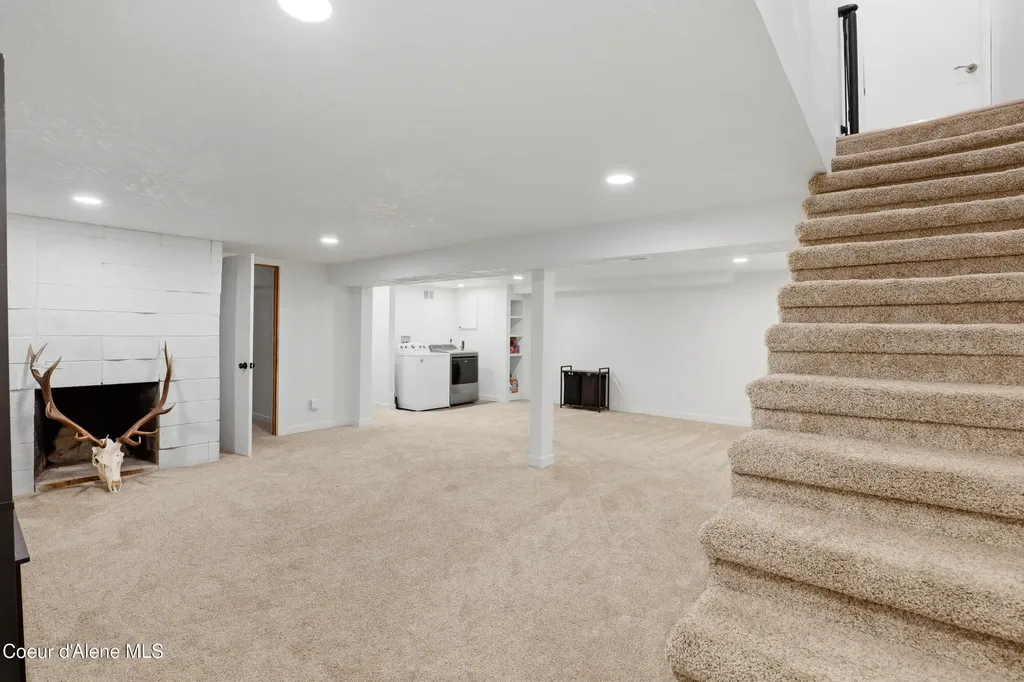 1453 E Burnham Avenue Hayden ID 83835