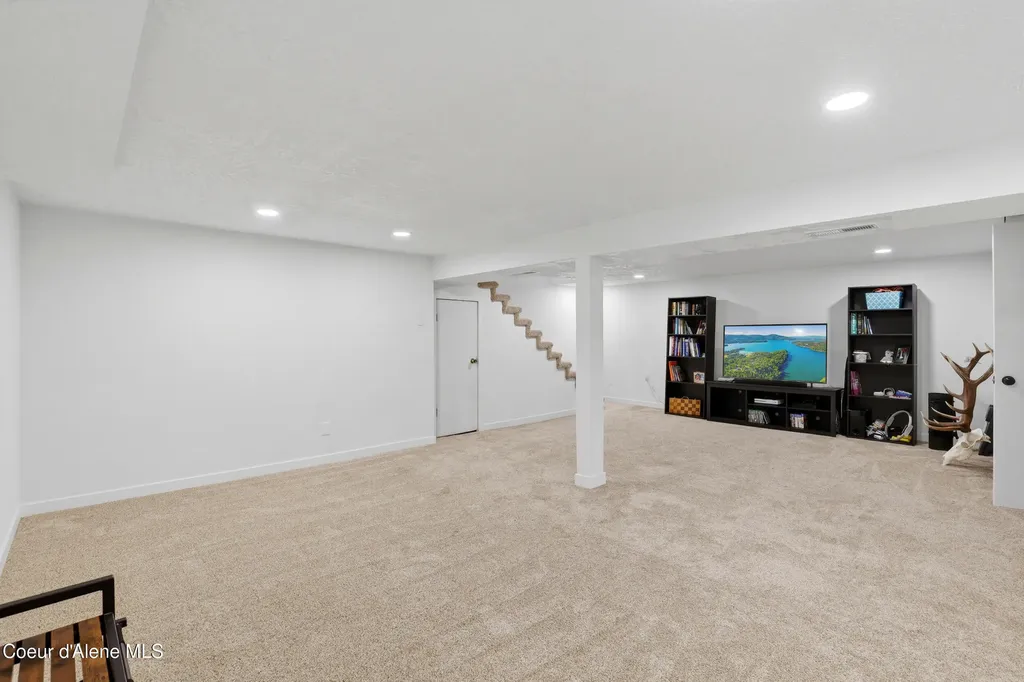 1453 E Burnham Avenue Hayden ID 83835