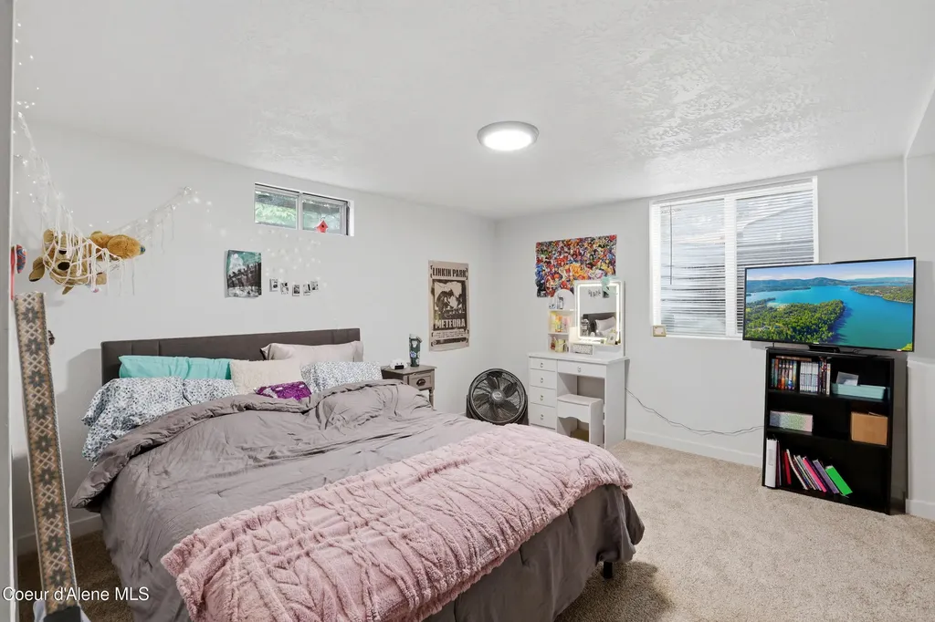 1453 E Burnham Avenue Hayden ID 83835