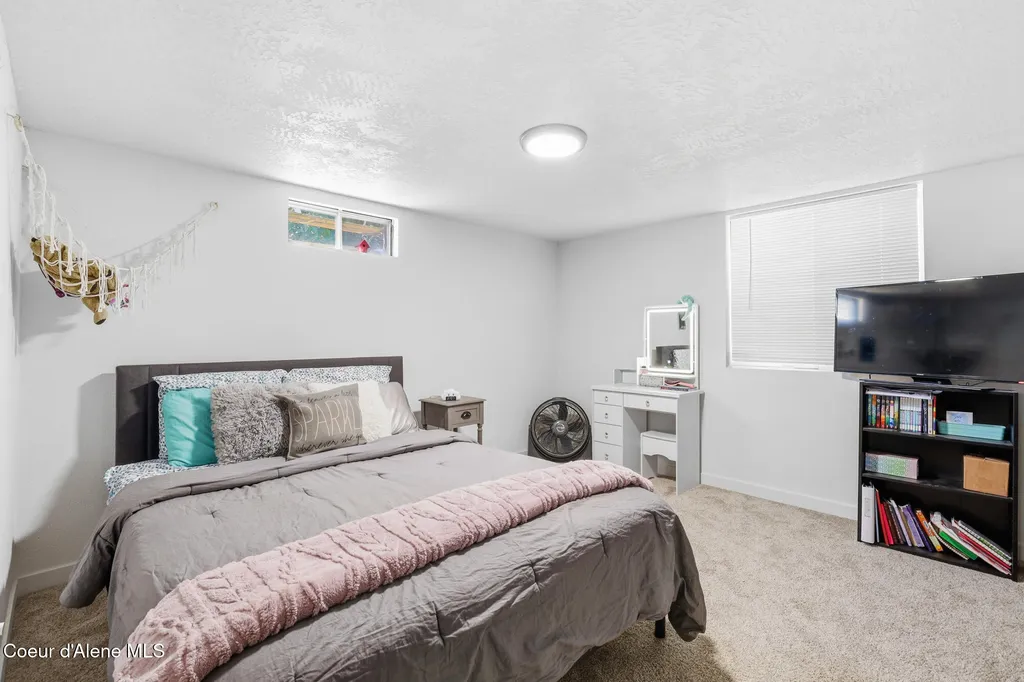 1453 E Burnham Avenue Hayden ID 83835