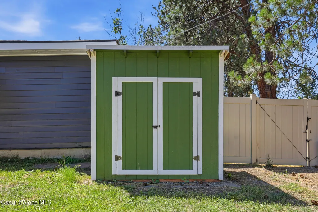 1453 E Burnham Avenue Hayden ID 83835