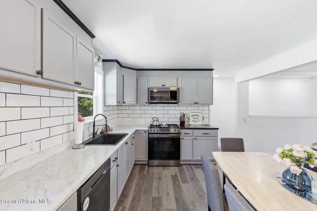 1453 E Burnham Avenue Hayden ID 83835