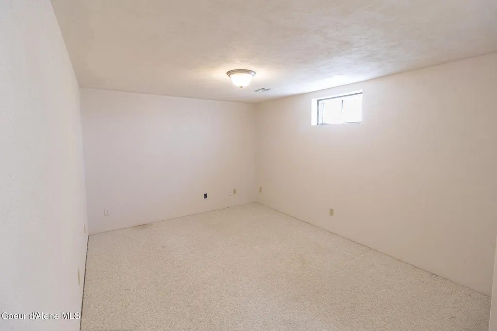 640 Renlow Road Plummer ID 83851