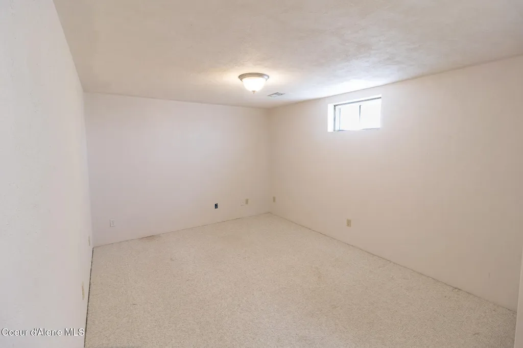 640 Renlow Road Plummer ID 83851