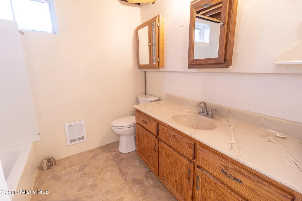 640 Renlow Road Plummer ID 83851