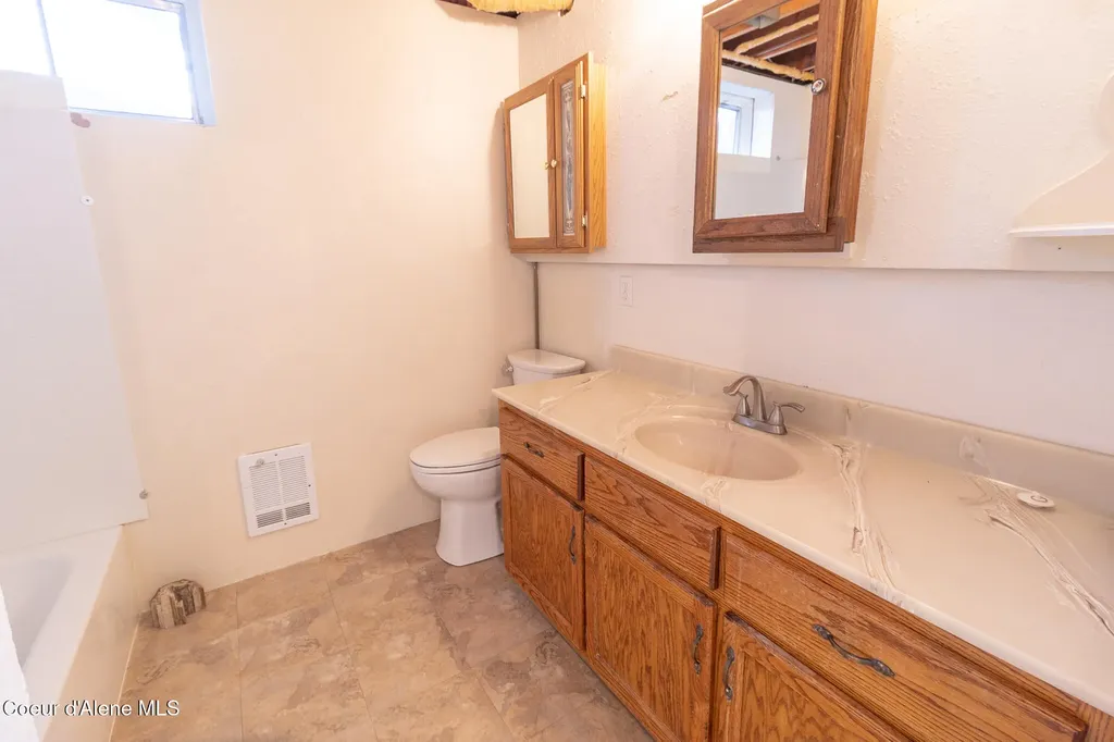 640 Renlow Road Plummer ID 83851