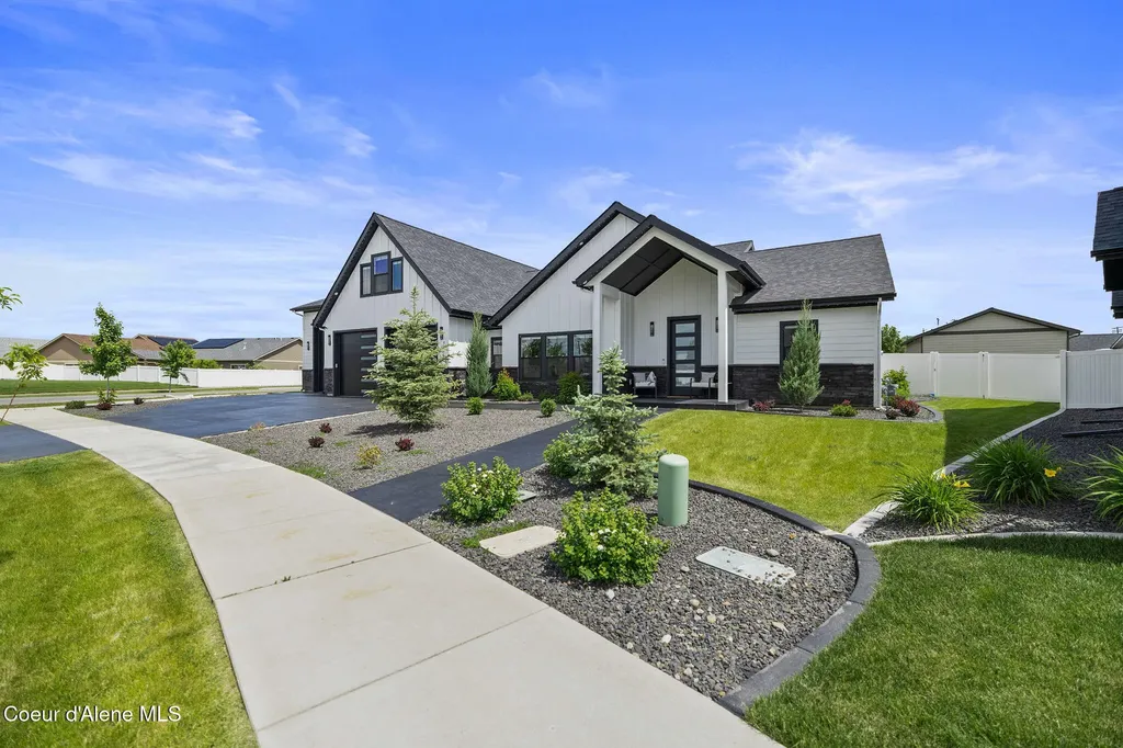 898 W Wayward Circle Post Falls ID 83854