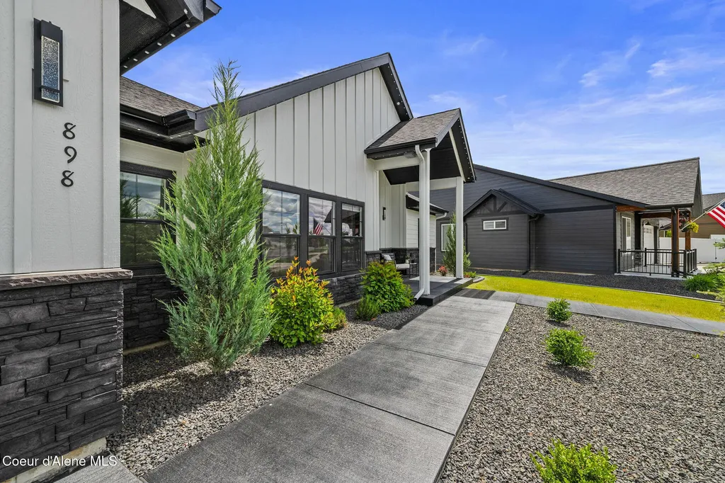 898 W Wayward Circle Post Falls ID 83854