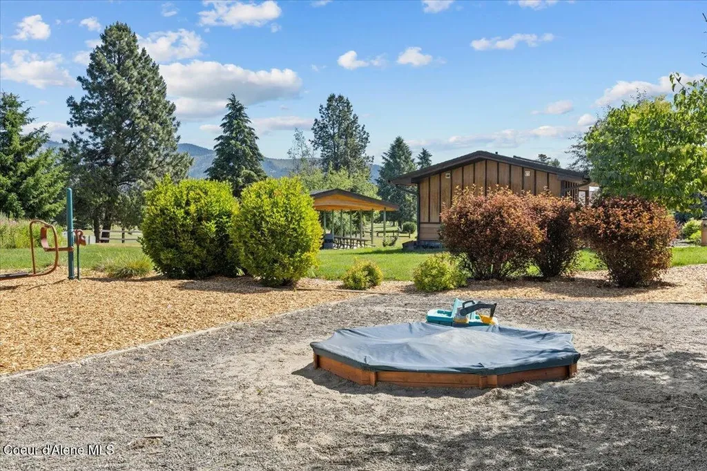 112 Holiday Loop Blanchard ID 83804