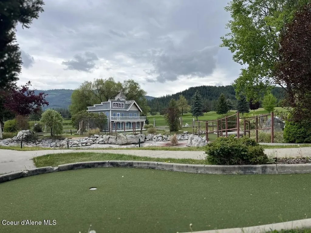 112 Holiday Loop Blanchard ID 83804