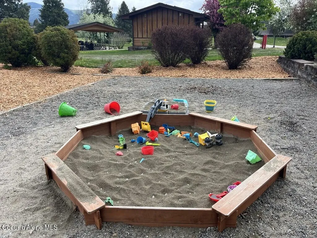 112 Holiday Loop Blanchard ID 83804