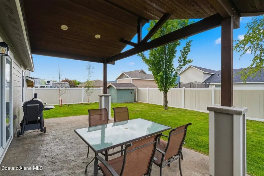 6825 W Soldier Creek Avenue Rathdrum ID 83858