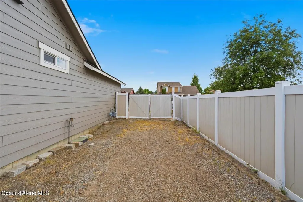 6825 W Soldier Creek Avenue Rathdrum ID 83858