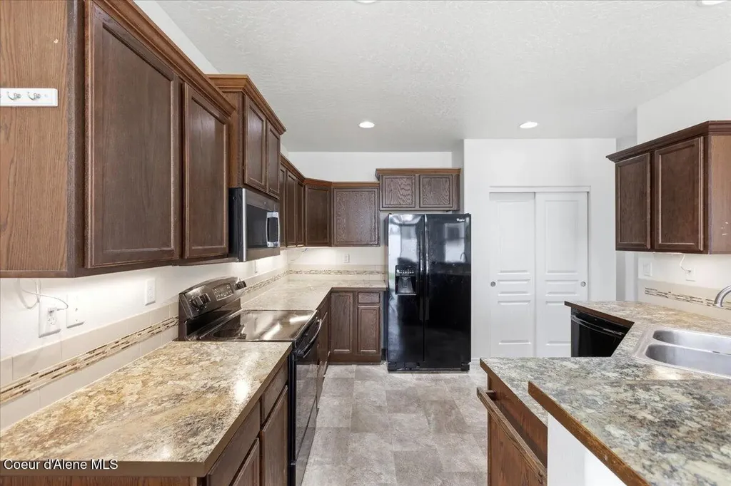 6025 W Trestle Street Rathdrum ID 83858