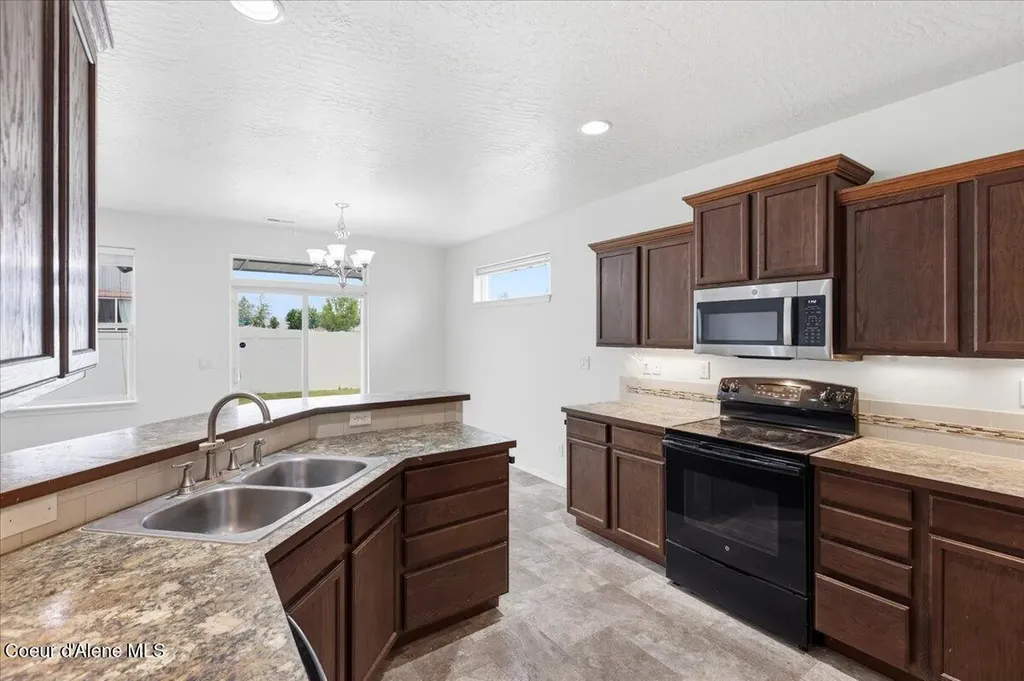 6025 W Trestle Street Rathdrum ID 83858