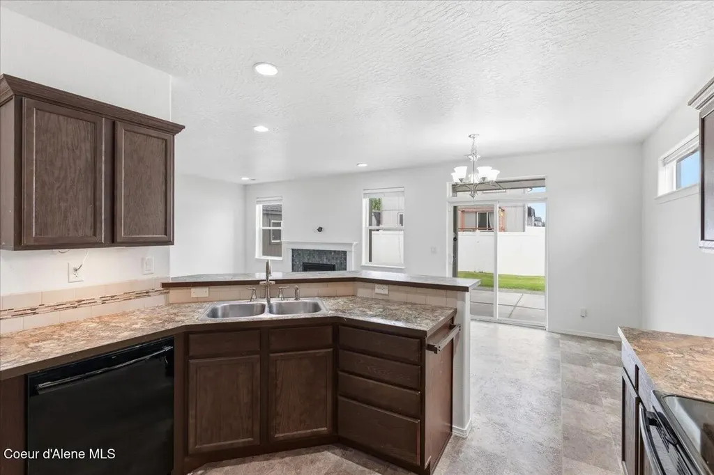 6025 W Trestle Street Rathdrum ID 83858
