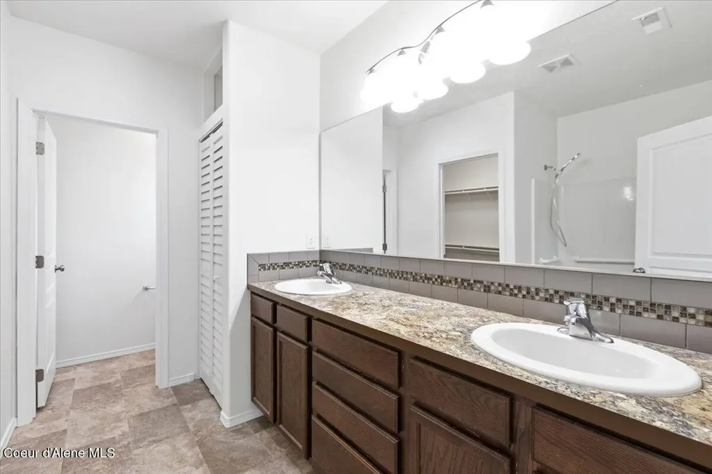6025 W Trestle Street Rathdrum ID 83858