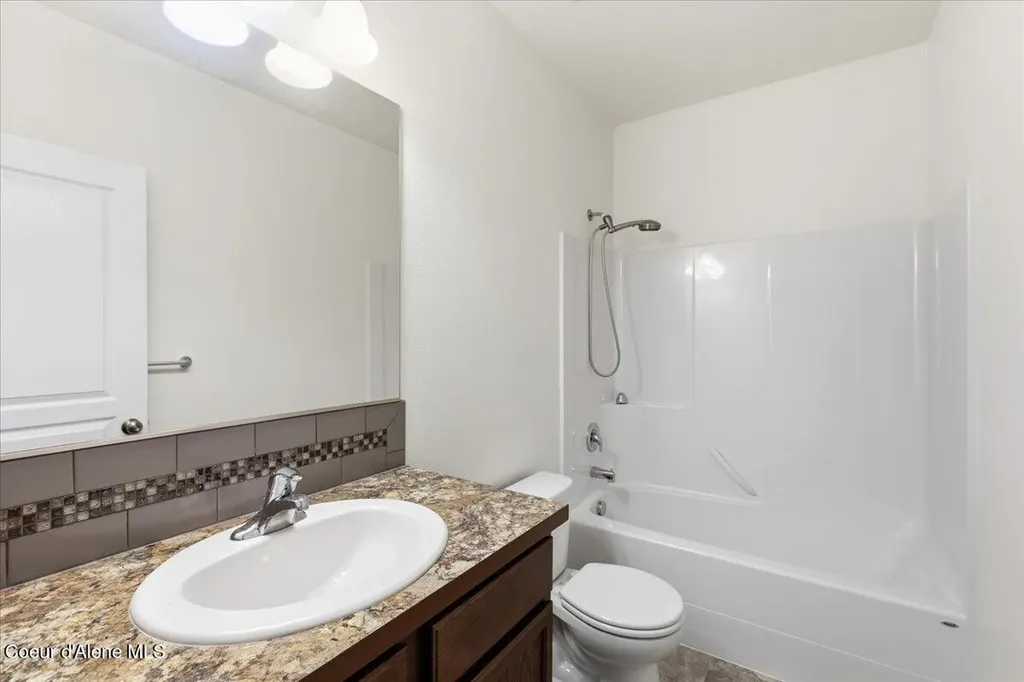 6025 W Trestle Street Rathdrum ID 83858