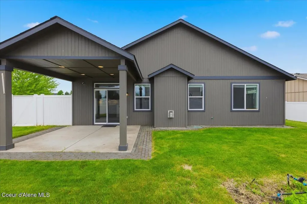 6025 W Trestle Street Rathdrum ID 83858