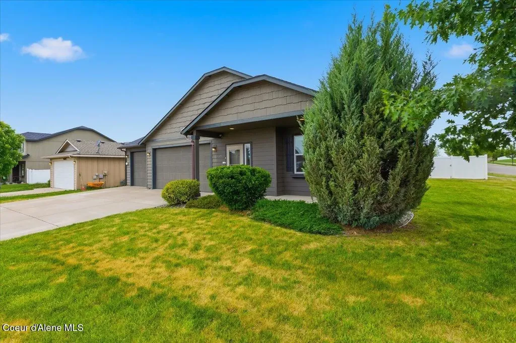 6025 W Trestle Street Rathdrum ID 83858