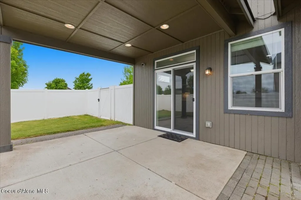 6025 W Trestle Street Rathdrum ID 83858