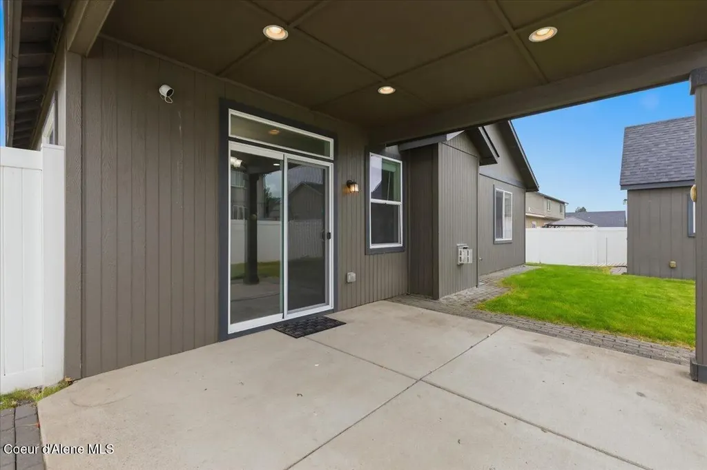 6025 W Trestle Street Rathdrum ID 83858