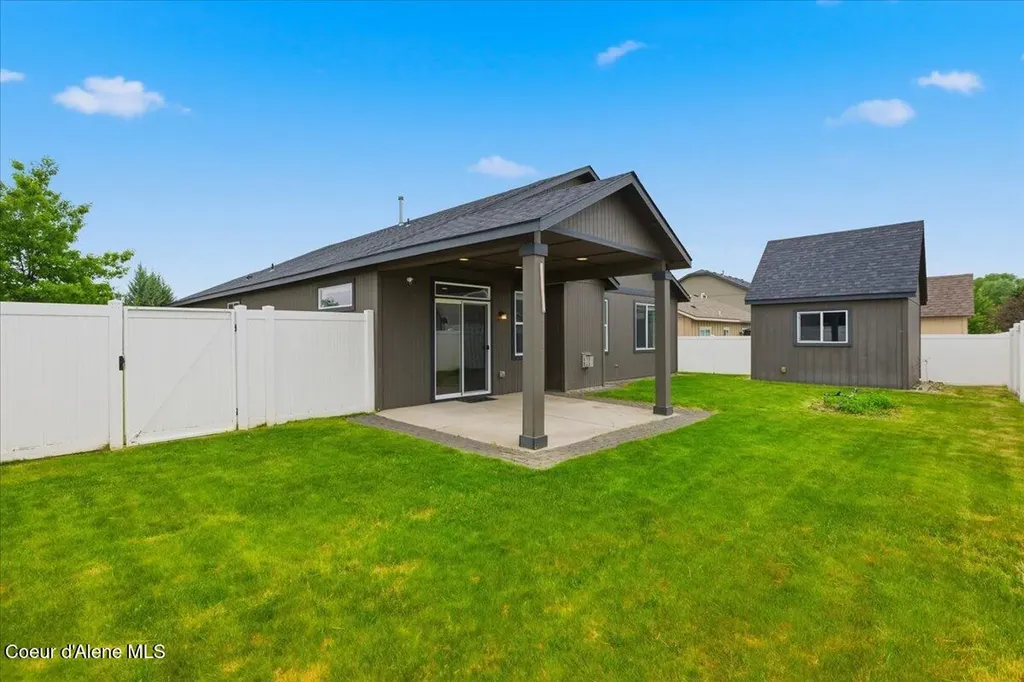 6025 W Trestle Street Rathdrum ID 83858