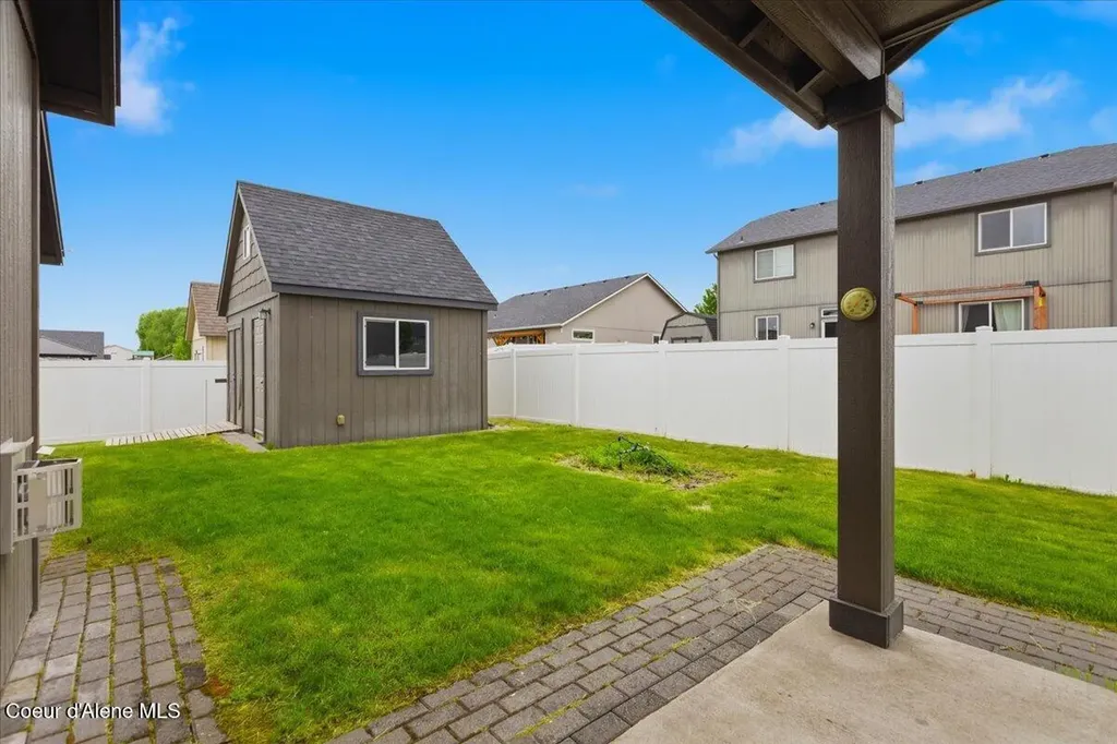 6025 W Trestle Street Rathdrum ID 83858