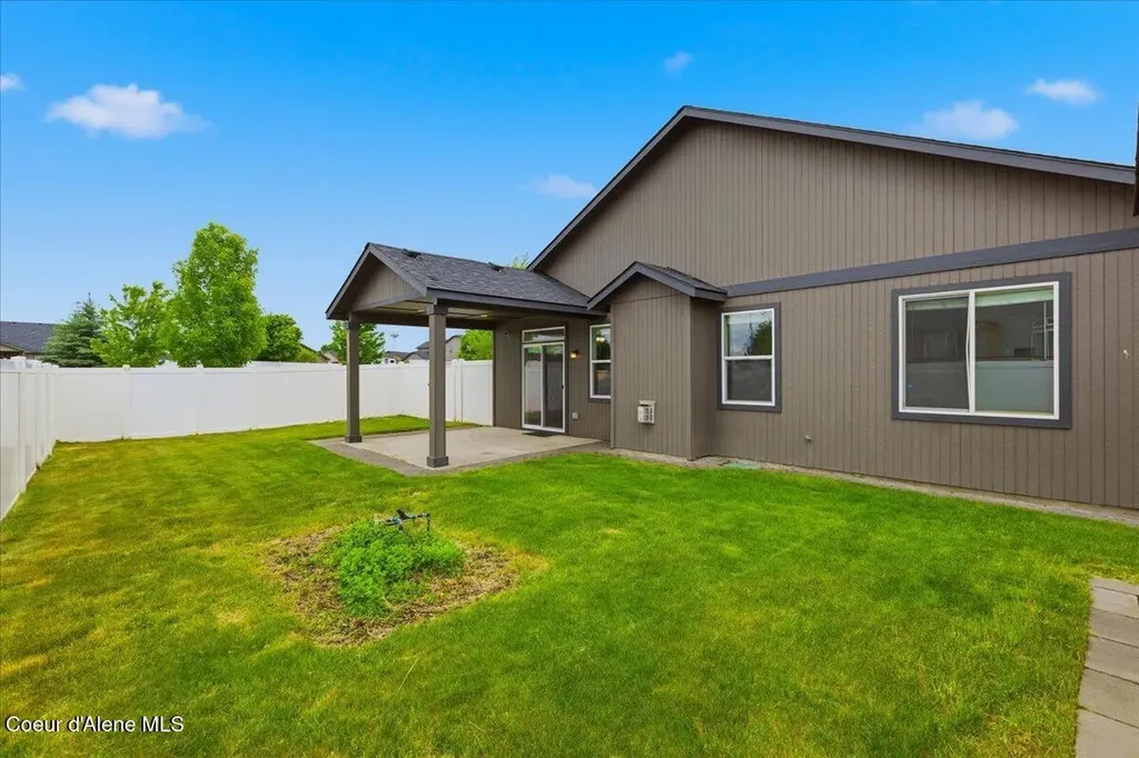 6025 W Trestle Street Rathdrum ID 83858