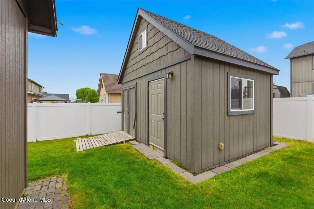 6025 W Trestle Street Rathdrum ID 83858