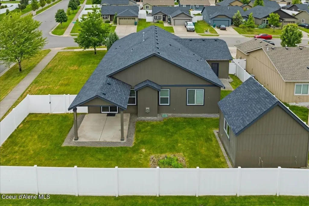 6025 W Trestle Street Rathdrum ID 83858