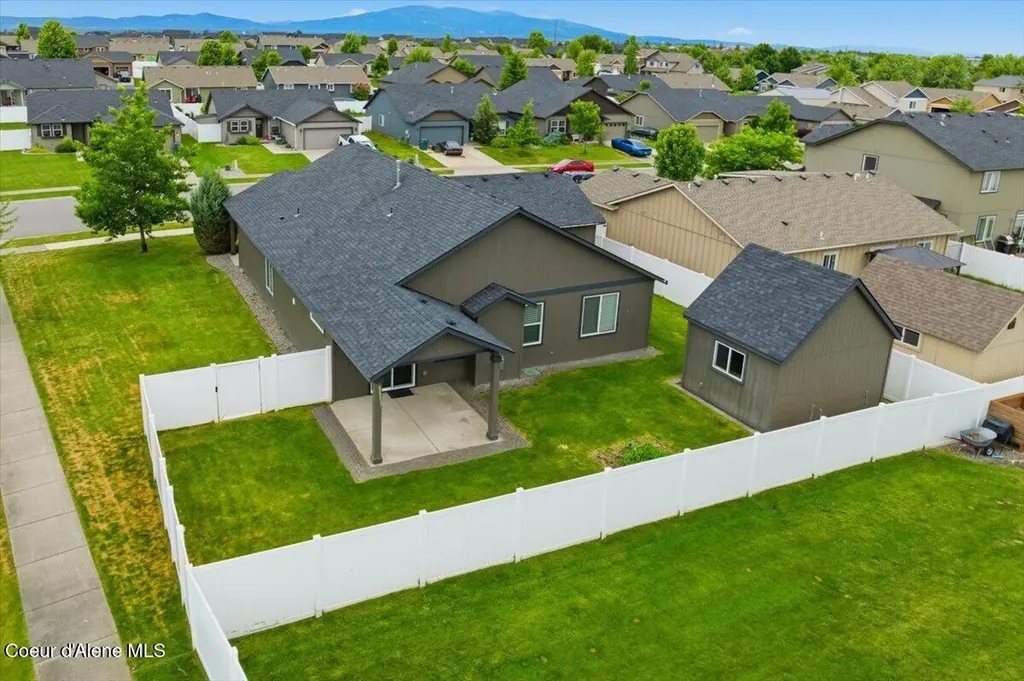 6025 W Trestle Street Rathdrum ID 83858