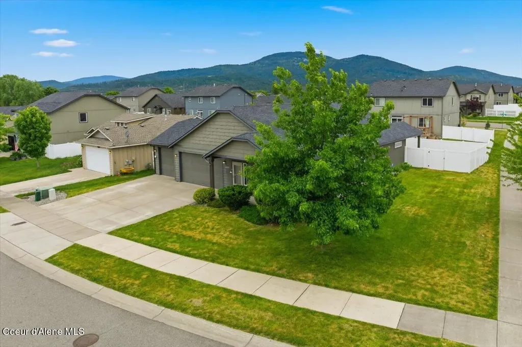6025 W Trestle Street Rathdrum ID 83858