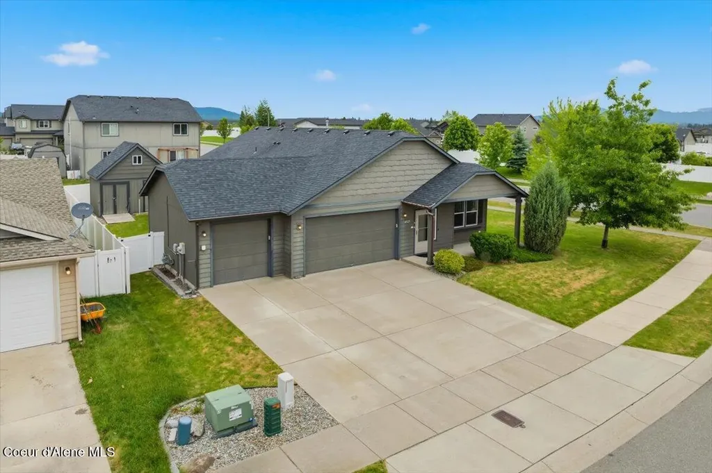 6025 W Trestle Street Rathdrum ID 83858