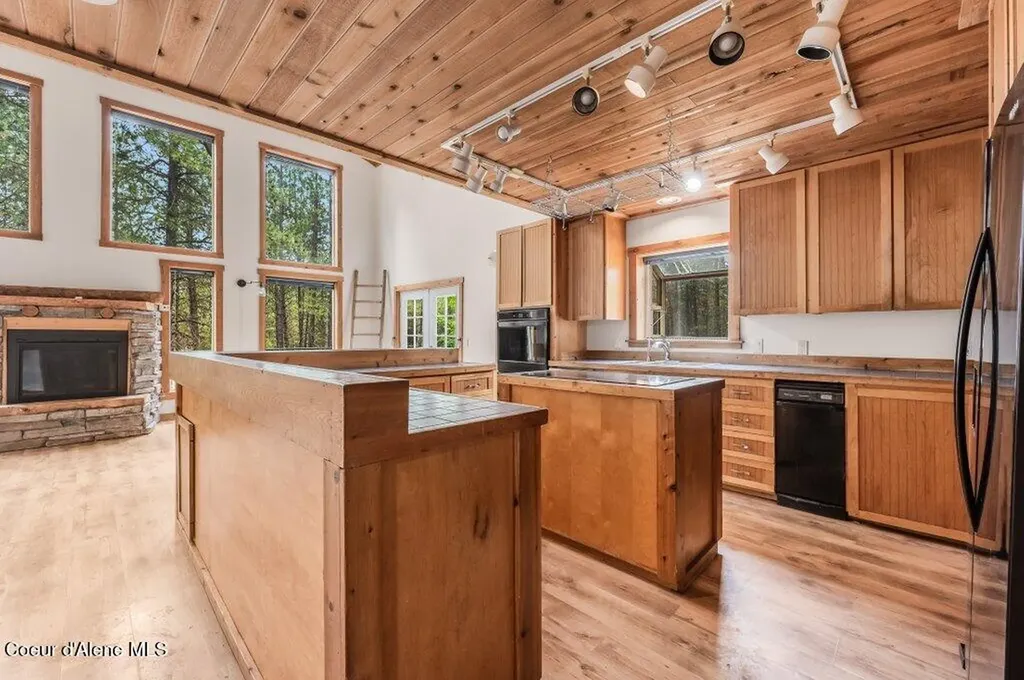 2142 E Highway 54 Athol ID 83801