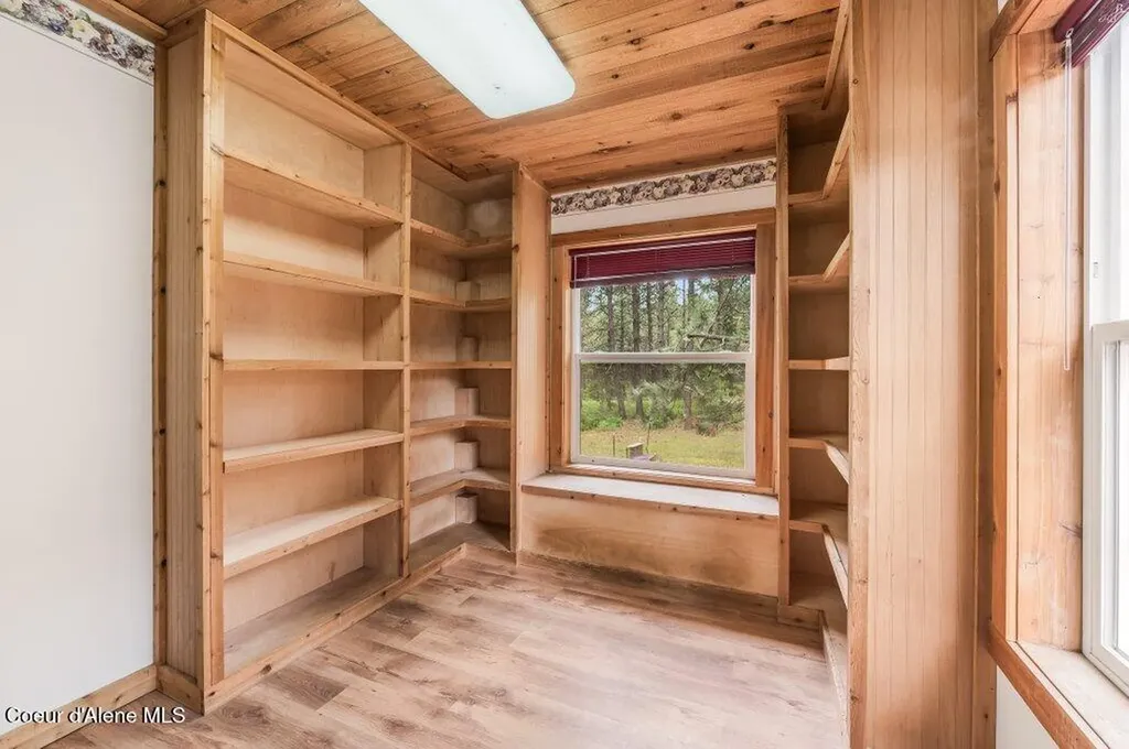 2142 E Highway 54 Athol ID 83801