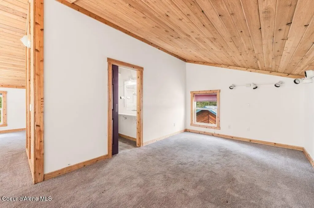 2142 E Highway 54 Athol ID 83801